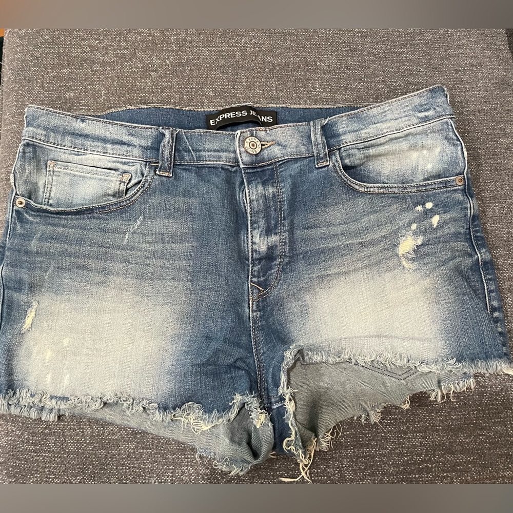 -Express Distressed Shorts , size 14